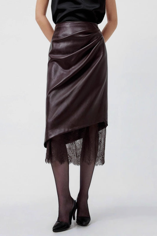 Eleganter Lederrock mit Spitzenbesatz