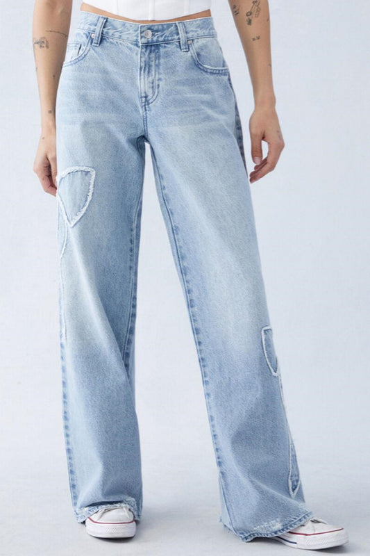 Jeans mit Schmetterlingsstickerei und ungesäumtem Saum