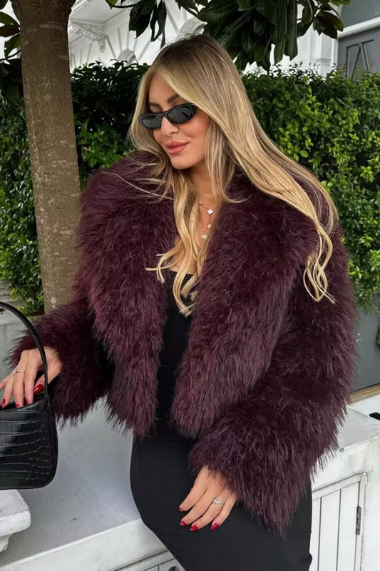 Kurzer, warmer Mantel mit dickem Plüschkragen