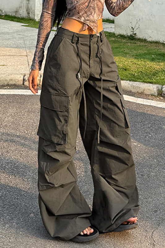 Militärgrüne Cargohose mit hoher Taille