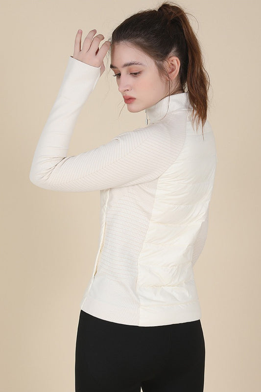 Leichte, schmal geschnittene Daunenjacke mit Stehkragen, winddicht, Sportjacke