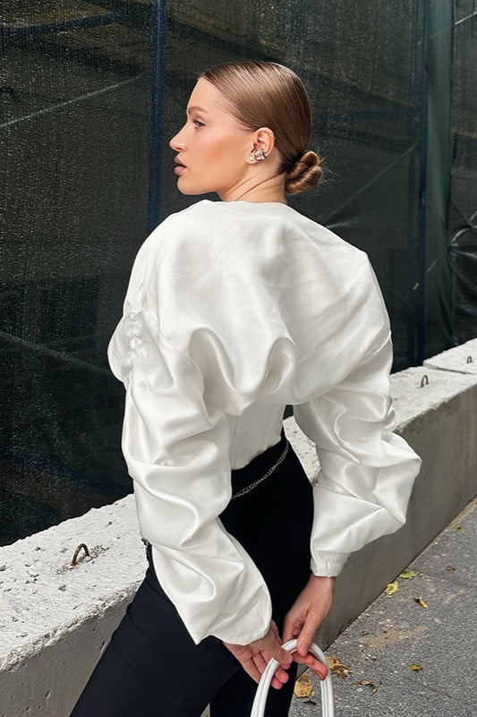 Bluse mit formgebender Taille und lockeren Puffärmeln