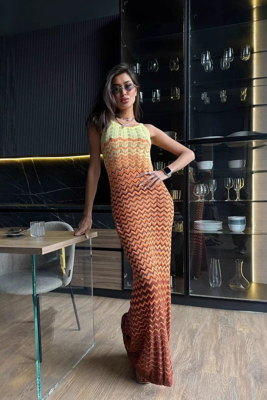 Maxikleid mit Spaghettiträgern und Farbblockdesign