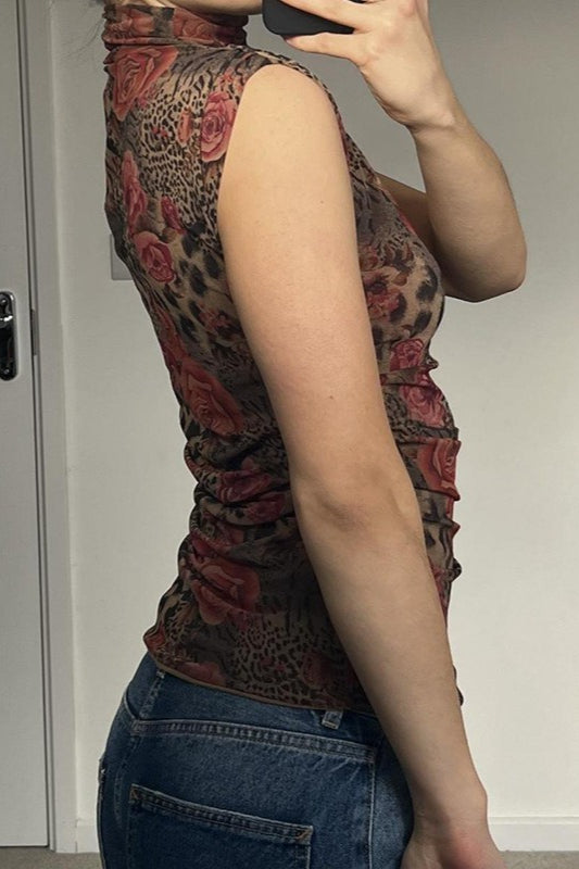 Bluse mit hohem Kragen und Kontrastdruck