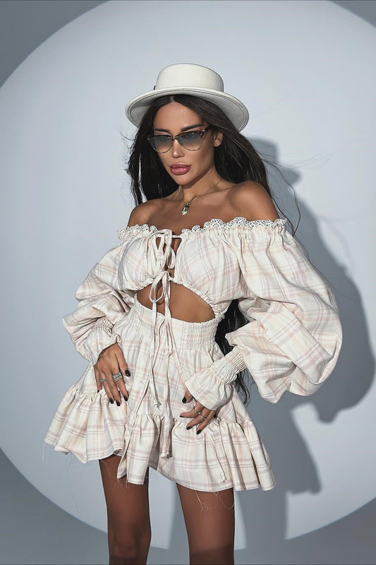 Minikleid mit Cut-out-Spitze und schulterfreiem Ausschnitt