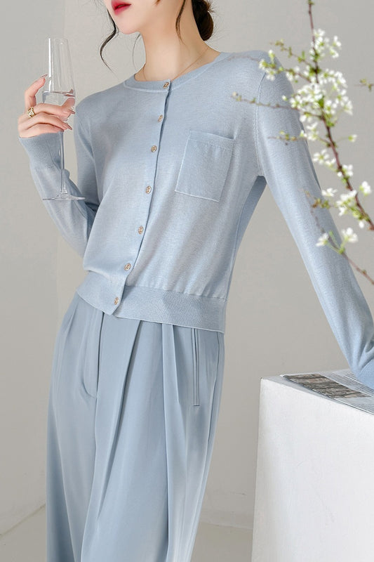 Strickjacke mit Rundhalsausschnitt und einreihiger Tasche