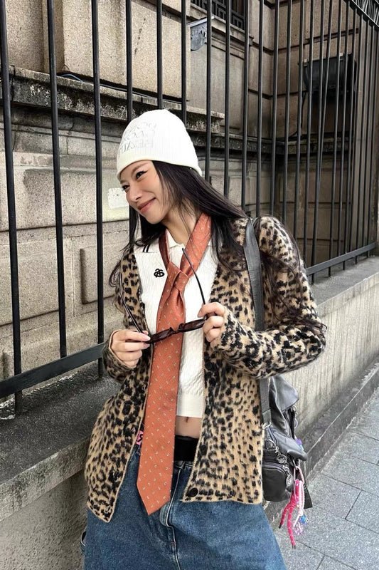 Strickbluse mit V-Ausschnitt und Leopardenmuster