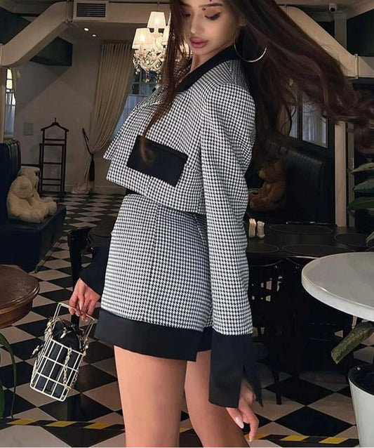 Schwarz-weißes Patchwork-Crop-Shorts-Büro-Zweiteiler