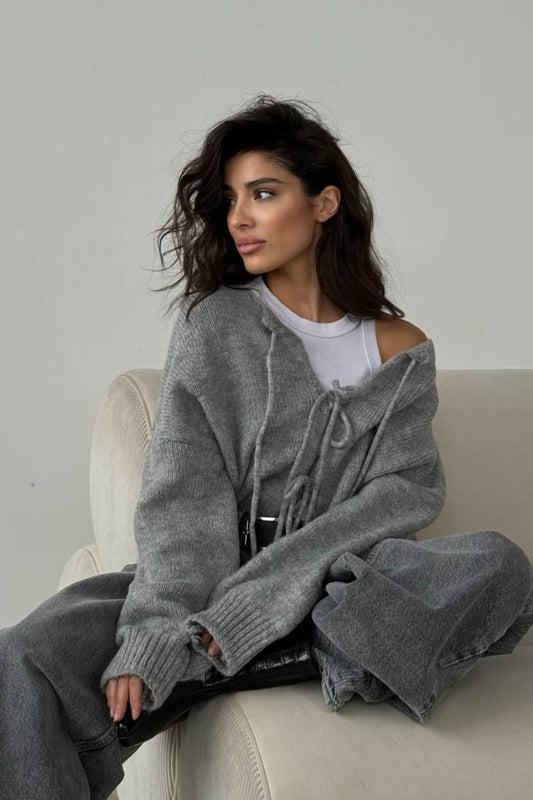 Einfarbige Strickjacke mit langen Ärmeln und Fliege