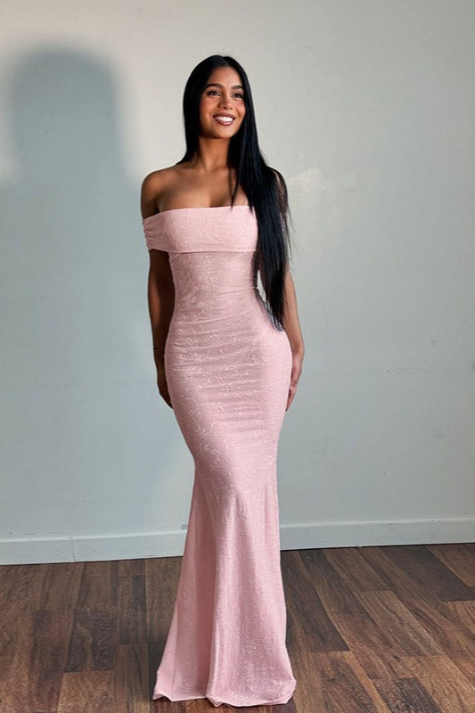 Schulterfreies, figurbetontes Maxikleid mit Blumenmuster