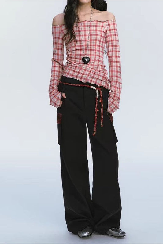 Schulterfreie, rot-karierte Langarmbluse