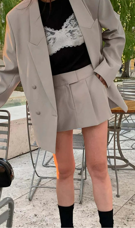 Schwarzes schulterfreies, plissiertes Mini-Büro-Zweiteiler-Set