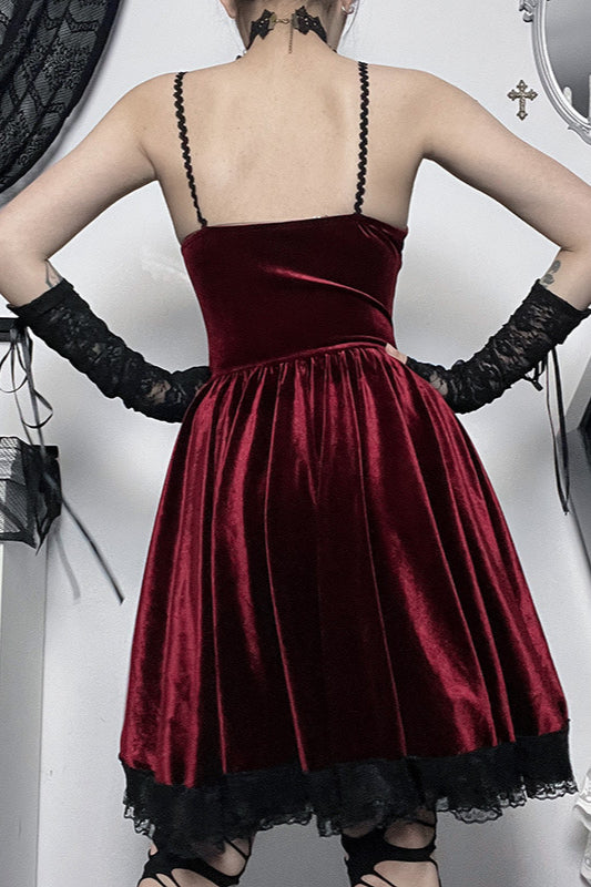 Gothic-Kleid aus Samt mit Bindegürtel