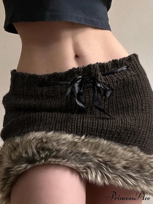 Brauner Minirock mit schmaler Passform und ausgefranstem Saum