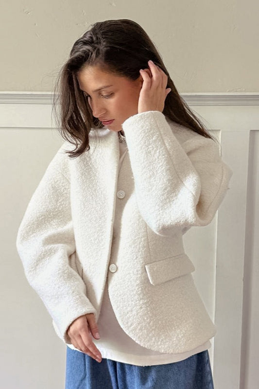 Dicke Wolljacke mit V-Ausschnitt