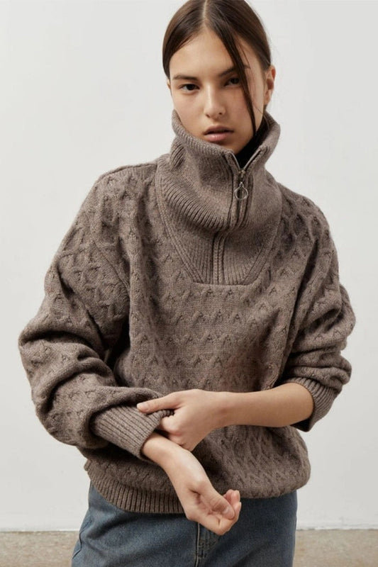 Dick gestrickter Rollkragenpullover mit halbem Reißverschluss