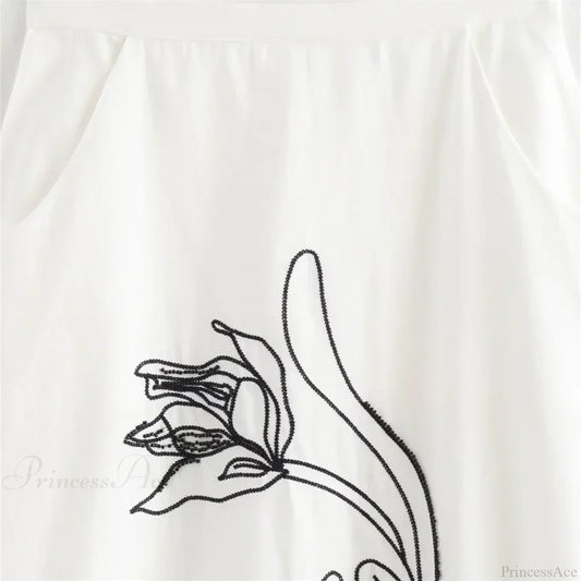 Versatile Contrast Colored Flower Embroidery High Waist Skirt skirt-250126