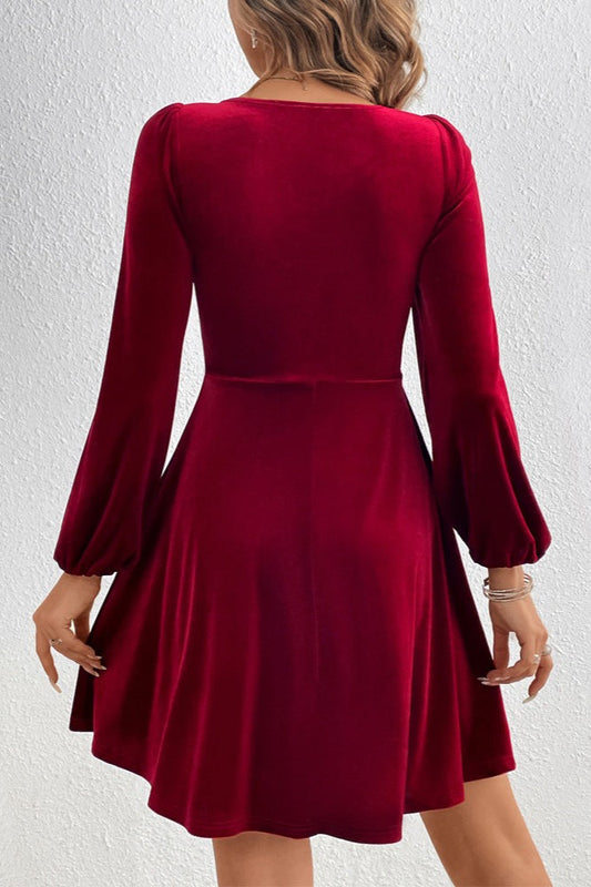 Sexy Samtkleid mit V-Ausschnitt, langen Ärmeln, schmaler Taille und A-Linien-Form für Partys
