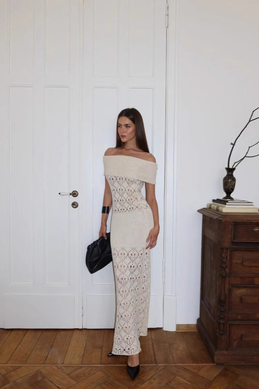 Tailliertes, schulterfreies, figurbetontes Boho-Kleid aus Strick