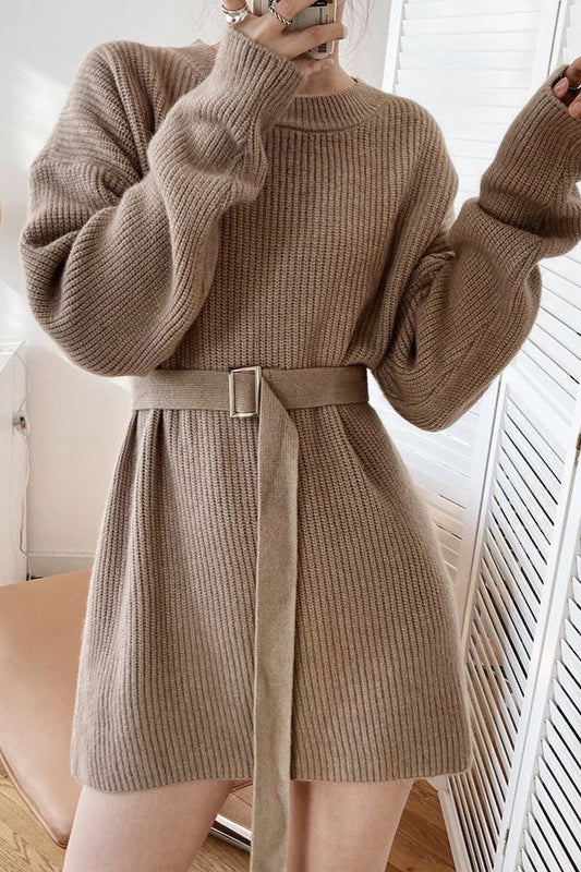Mini-Strickkleid im französischen Stil mit Bindegürtel