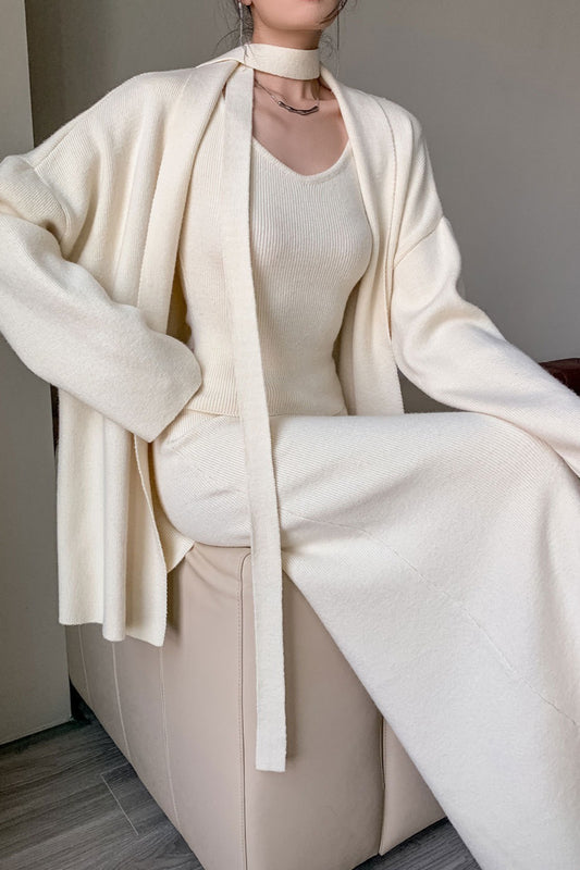 Dreiteiliges Set aus geripptem, hochwertigem Strickcardigan, Tanktop und weit geschnittener Hose