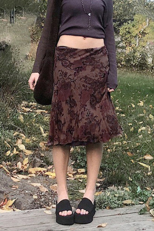 Modischer Rock aus Netzstoff mit gekräuseltem Saum