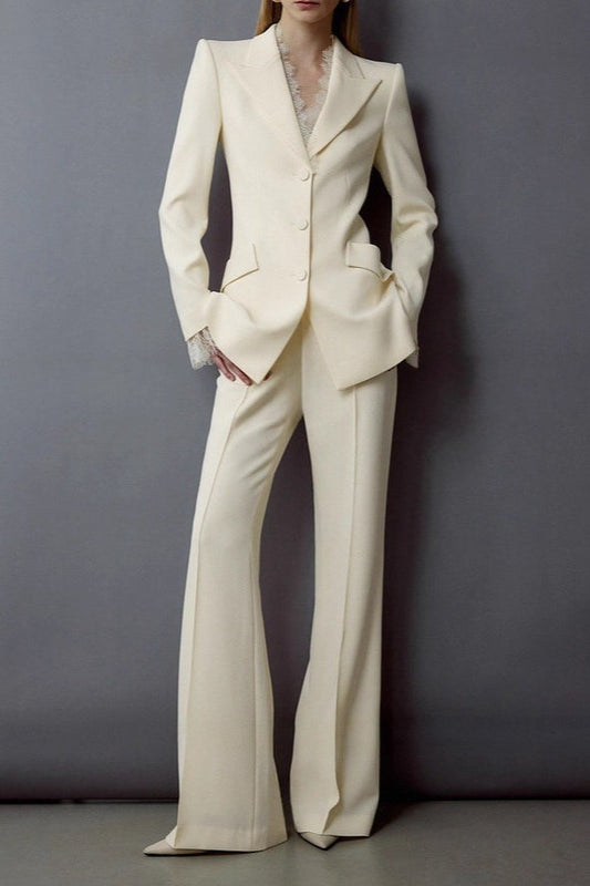 Beige Blazer mit Spitzenbund