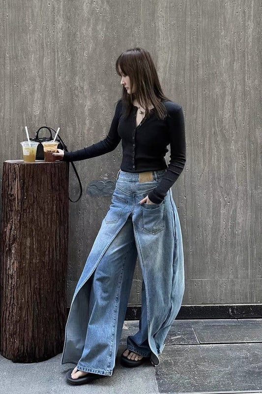 Dekonstruierte Jeans im Vintage-Waschungsstil
