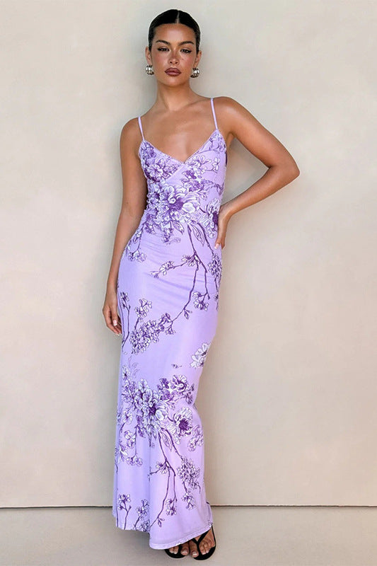 Elegantes, figurbetontes Maxikleid mit V-Ausschnitt und Blumenmuster in Lila