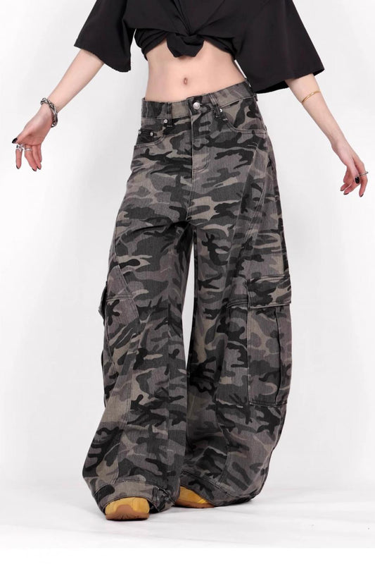 Vintage-Cargohose mit weitem Bein und Camouflage-Muster