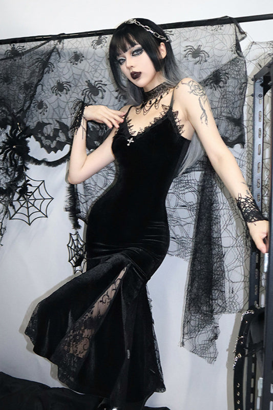 Dunkles, gespleißtes Gothic-Kleid