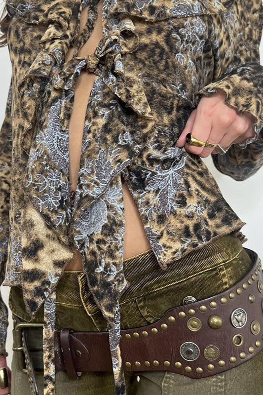 Vintage Animal Print Bluse mit Rüschen und Bindeband vorne