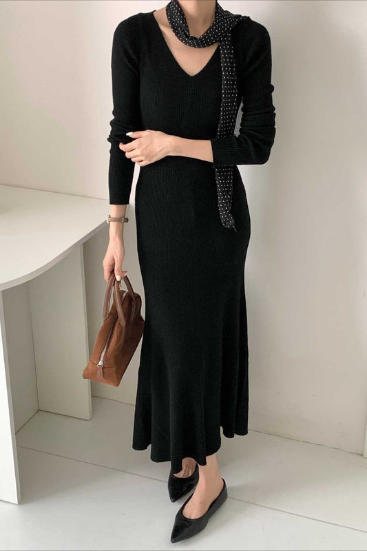 Wollpulloverkleid mit V-Ausschnitt