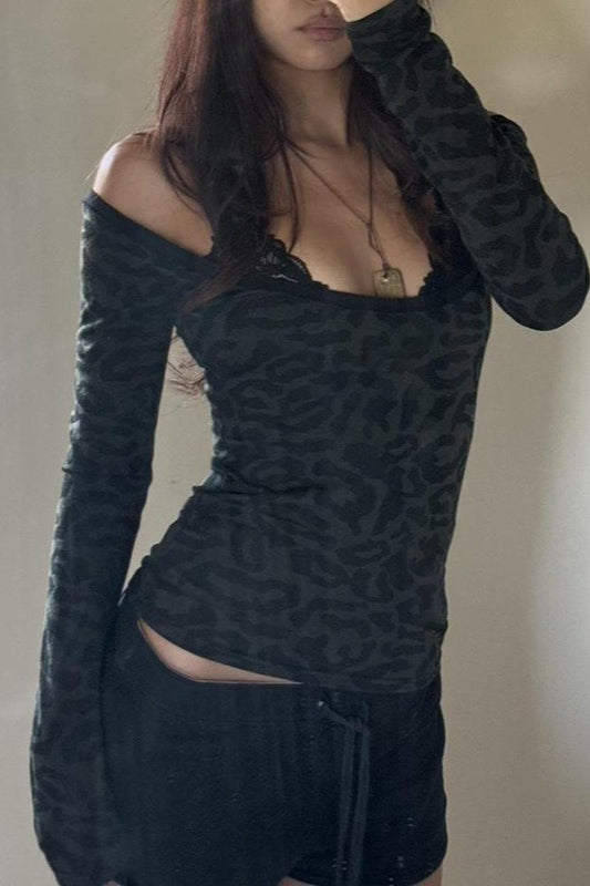 Schulterfreie Bluse mit Leopardenmuster