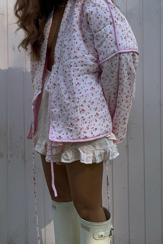 Rosa Mantel mit süßem Blumenmuster, Bindeband, V-Ausschnitt und ausgestellten Ärmeln