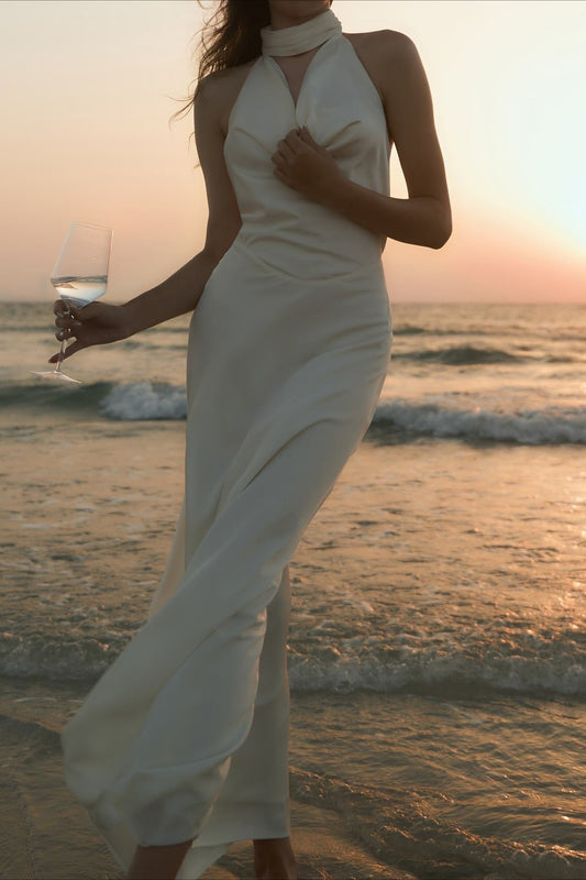 Satin-Maxikleid mit V-Ausschnitt, Neckholder und offenem Rücken – perfekt für Partys