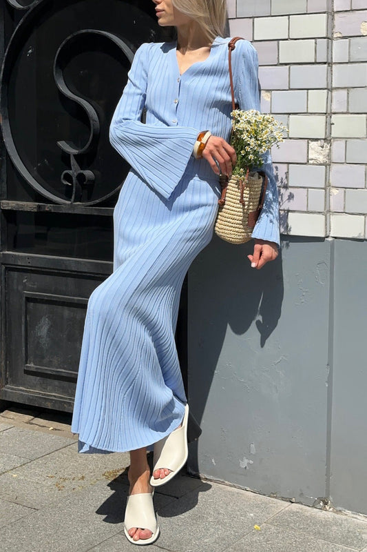 Zweiteiliges Strickkleid mit Glockenärmeln