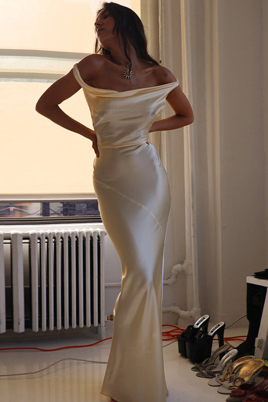 Schickes rückenfreies Camisole-Maxikleid aus Satin mit figurbetontem Schnitt