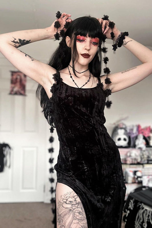 Gothic-Kleid mit geblümten Samtträgern