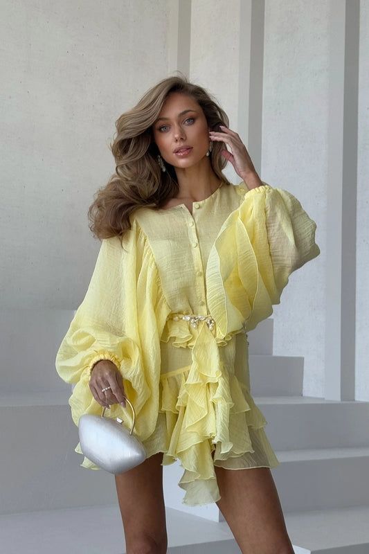 Minikleid mit Rundhalsausschnitt, Knopfleiste und Rüschenärmeln, Glockenärmeln