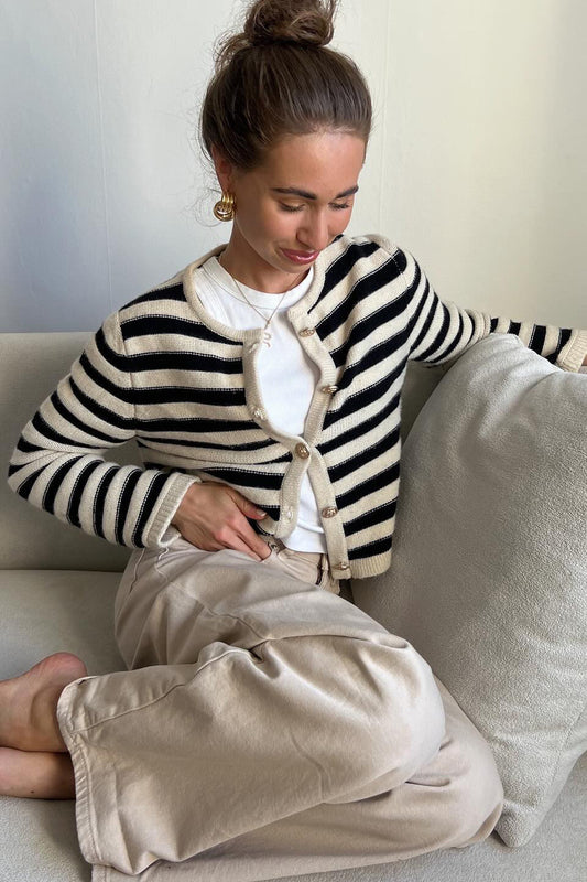 Leichte, gestreifte Strickjacke