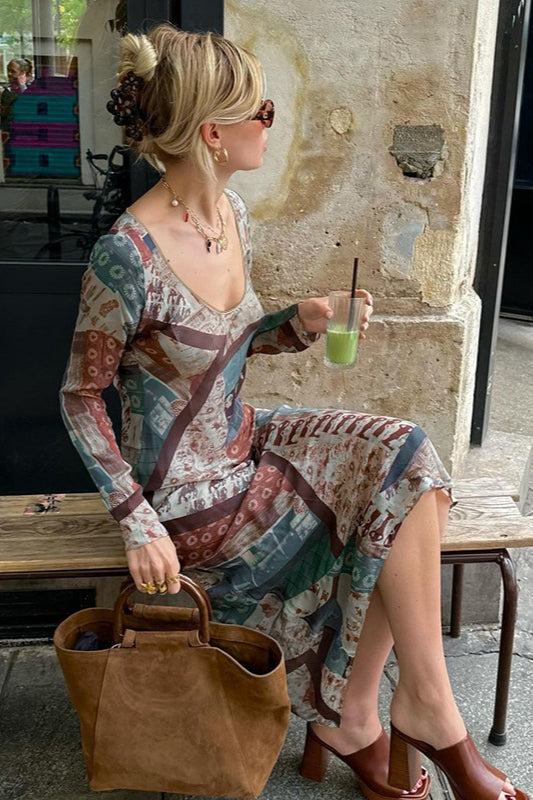 Figurbetontes Maxikleid mit V-Ausschnitt und Vintage-Blumendruck