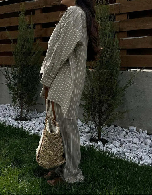 Khakifarbenes, bedrucktes, gerade geschnittenes Hosenset fürs Büro mit Taschen