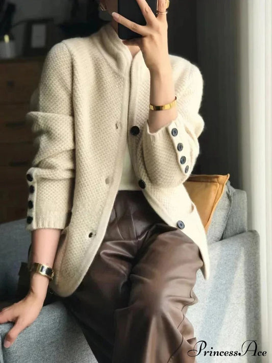 Hochwertiger Cardigan aus Kaschmirwolle mit langen Ärmeln und halbem Kragen