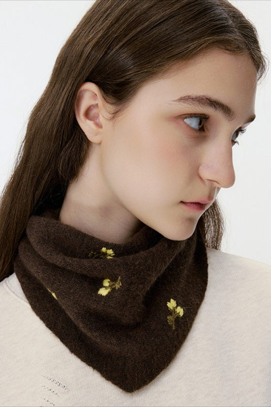 Wollschal im Vintage-Stil mit Blumenstickerei, gestrickt