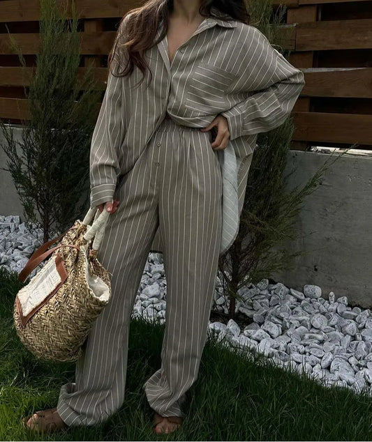 Khakifarbenes, bedrucktes, gerade geschnittenes Hosenset fürs Büro mit Taschen