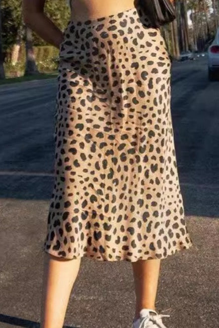 Satin-Midirock im Meerjungfrauen-Stil mit Leopardenmuster