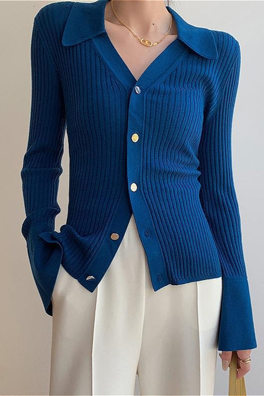 Blauer, schmal geschnittener, stylischer Strickcardigan mit V-Ausschnitt