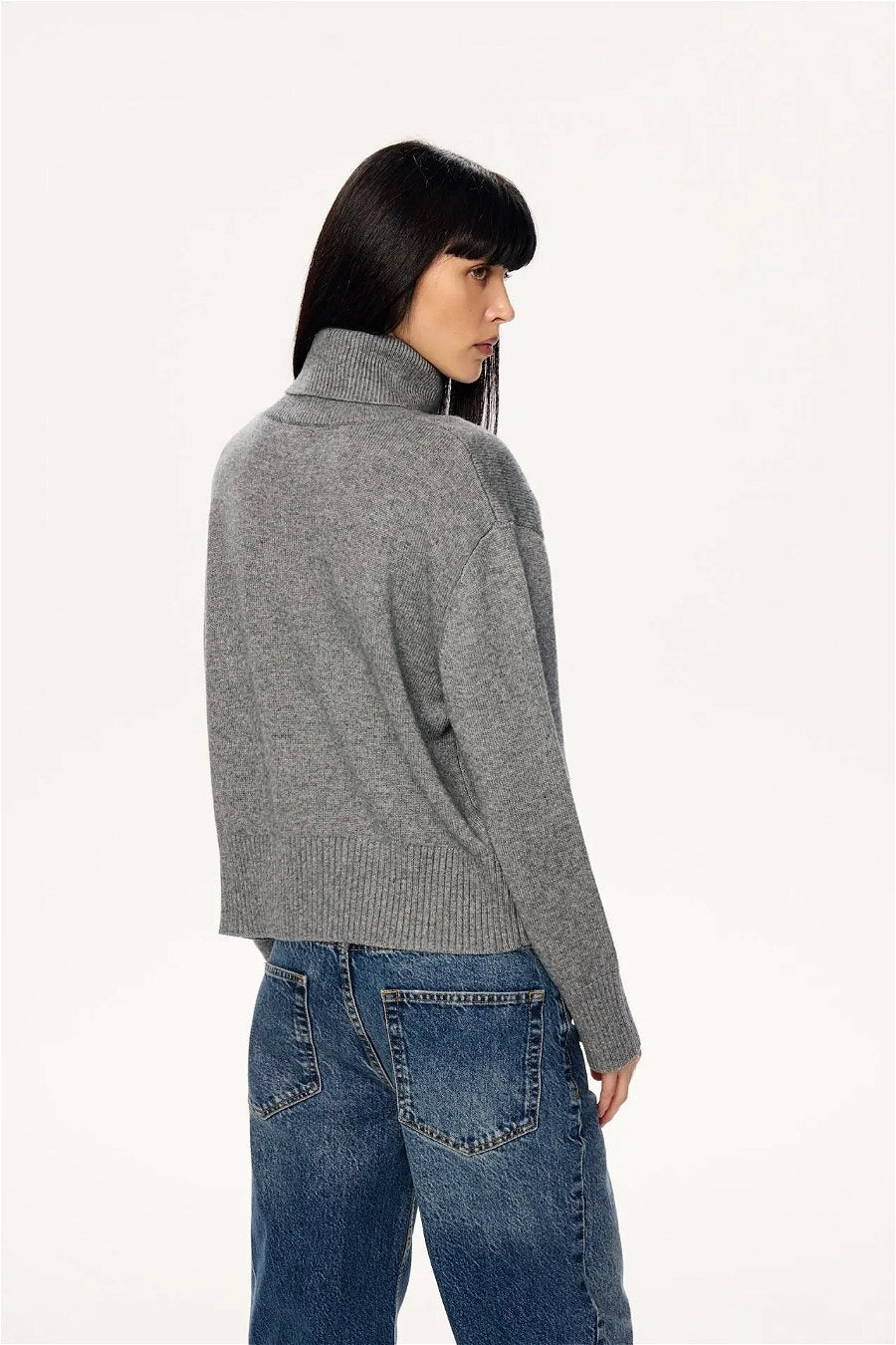 Soft Lazy-Style Turtleneck Short Pullover Sweater