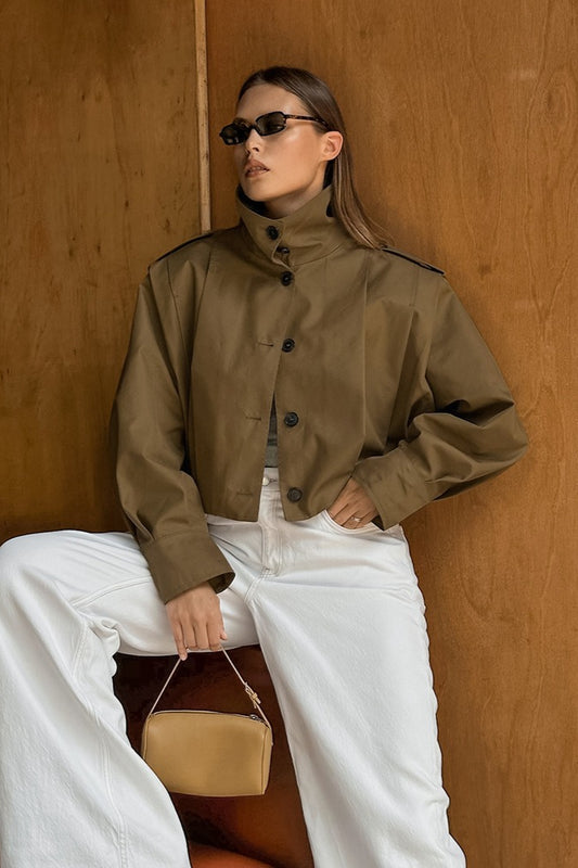 Langärmlige Jacke mit plissiertem Kragen